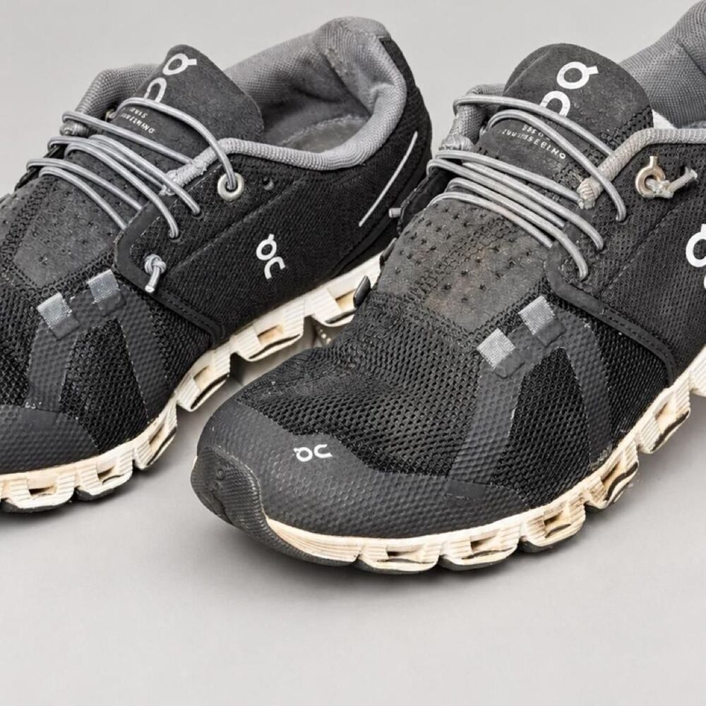 On-running Women's Black and Grey Trainers